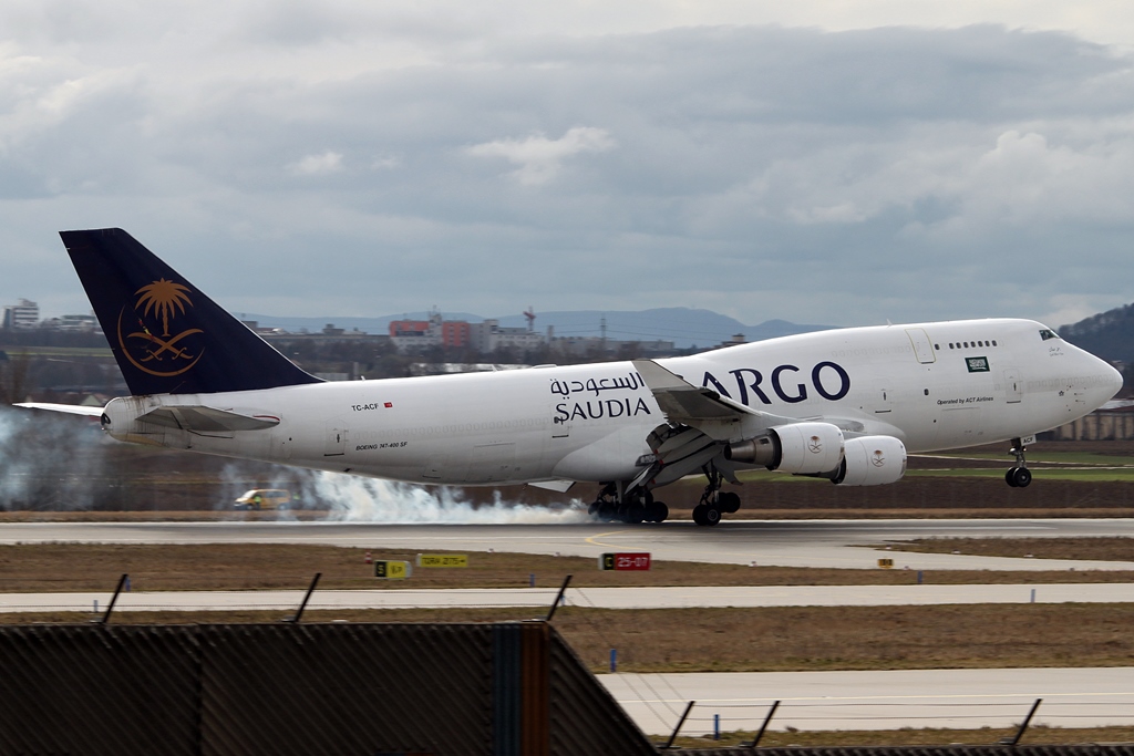 Saudi Arabian Cargo Boeing 747-481(BDSF) TC-ACF