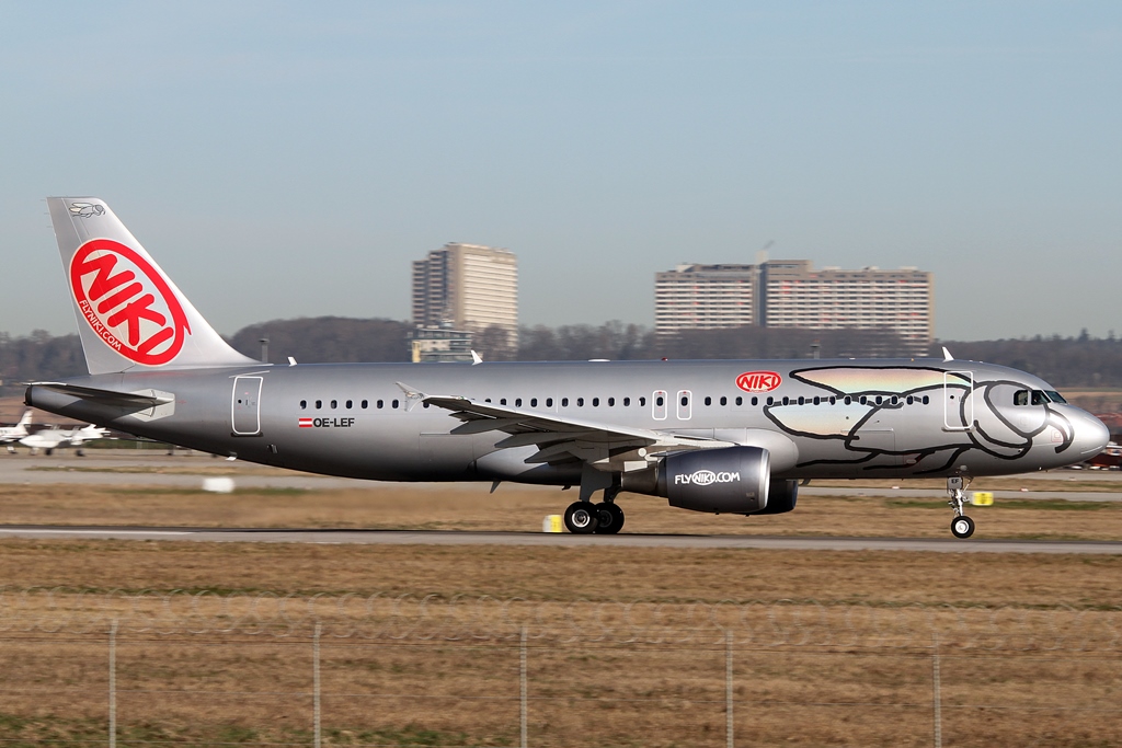 Niki Airbus A320-214 OE-LEF