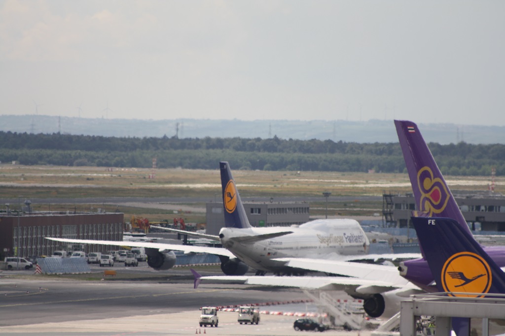 Der Lufthansa "Siegerflieger"<br />War leider zu weit weg und ging auch auf RW18 raus.