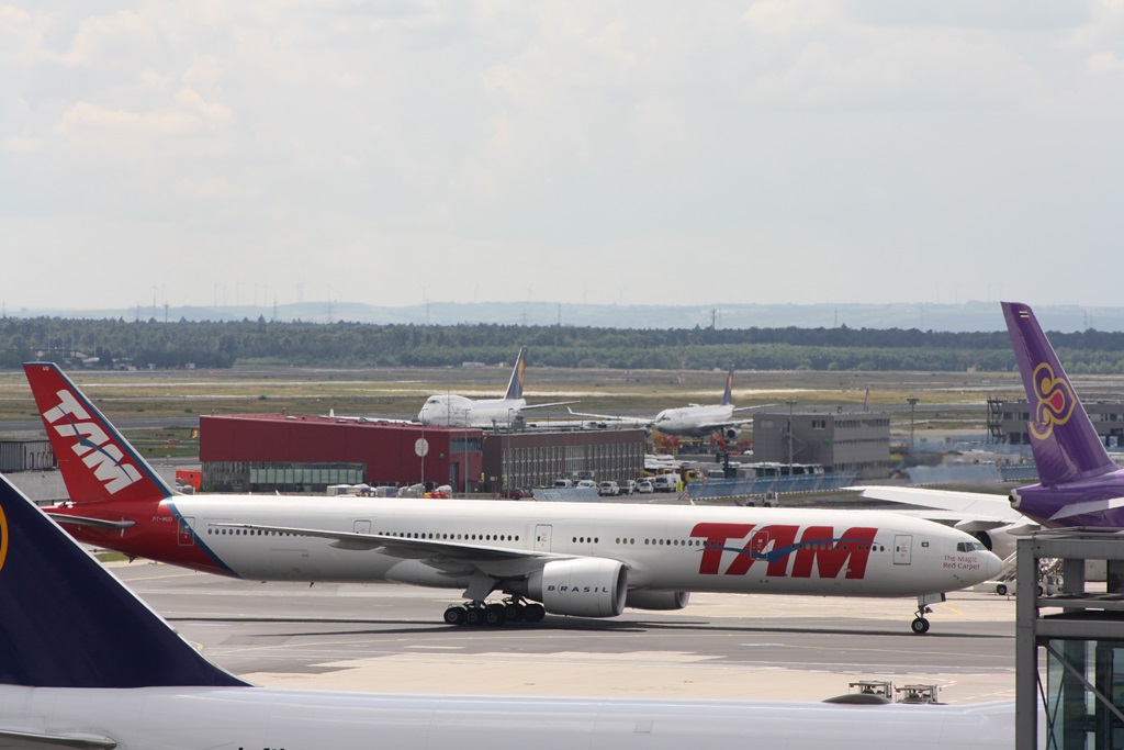 TAM 777-300 PT-MUD