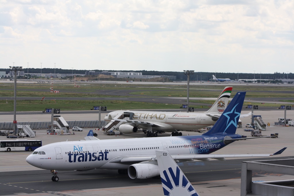 Air Transat A330-200 C-GTSN