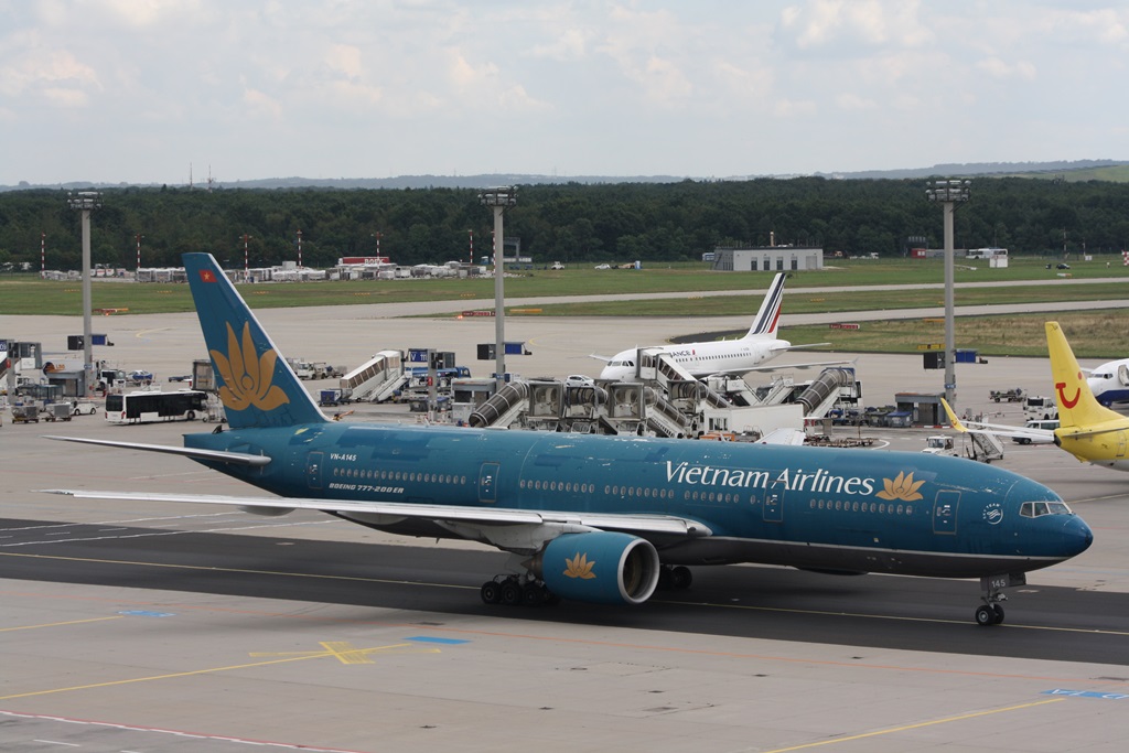 Vietnam Airlines 777-200 VN-A145