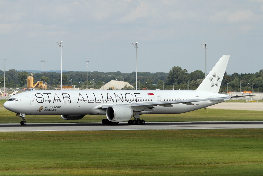 Singapore Airlines Boeing 777-312(ER) 9V-SWJ
