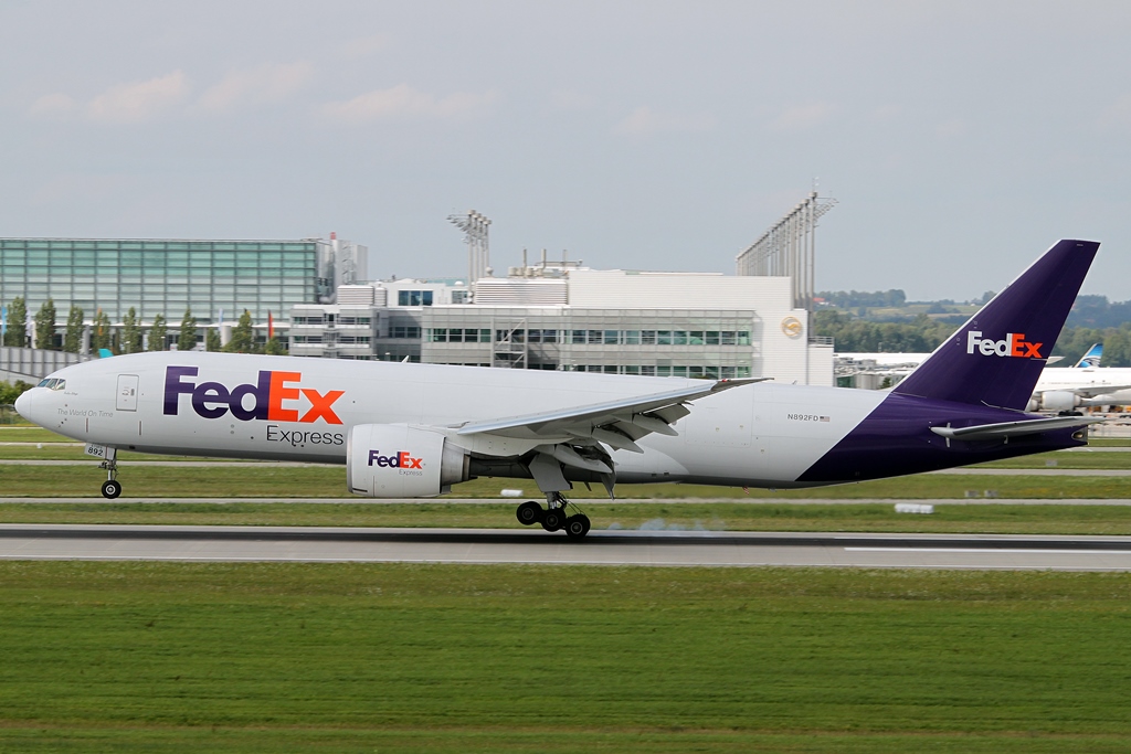 Federal Express (FedEx) Boeing 777-FS2 N892FD