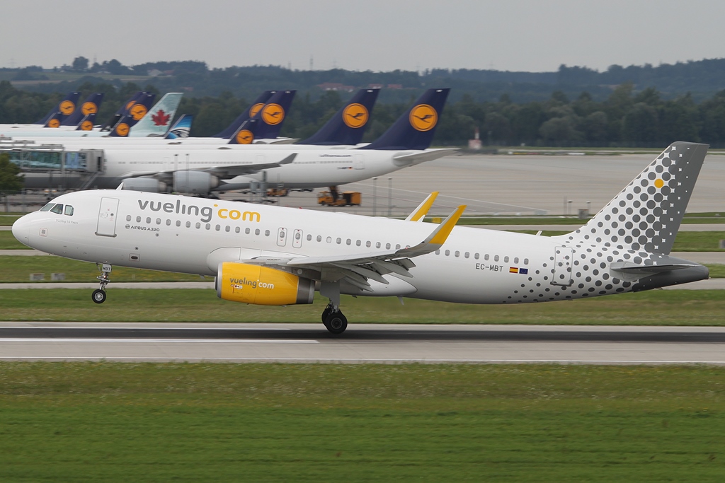 Vueling Airbus A320-232 EC-MBT