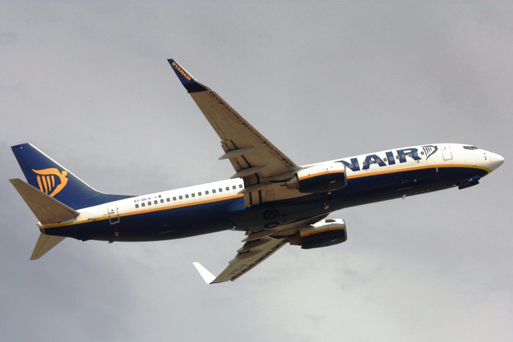 Ryanair EI-DLX B737-800