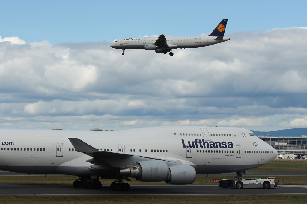 2 planes in one picture :D