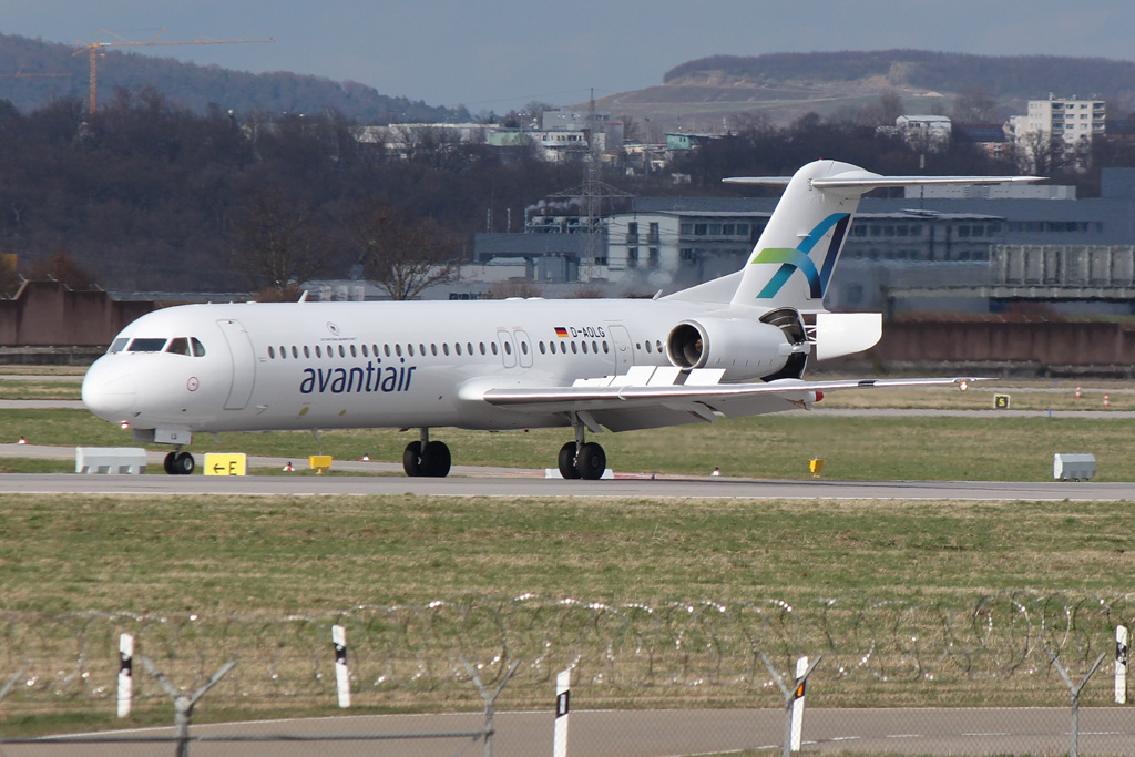 Avanti Air Fokker 100.
