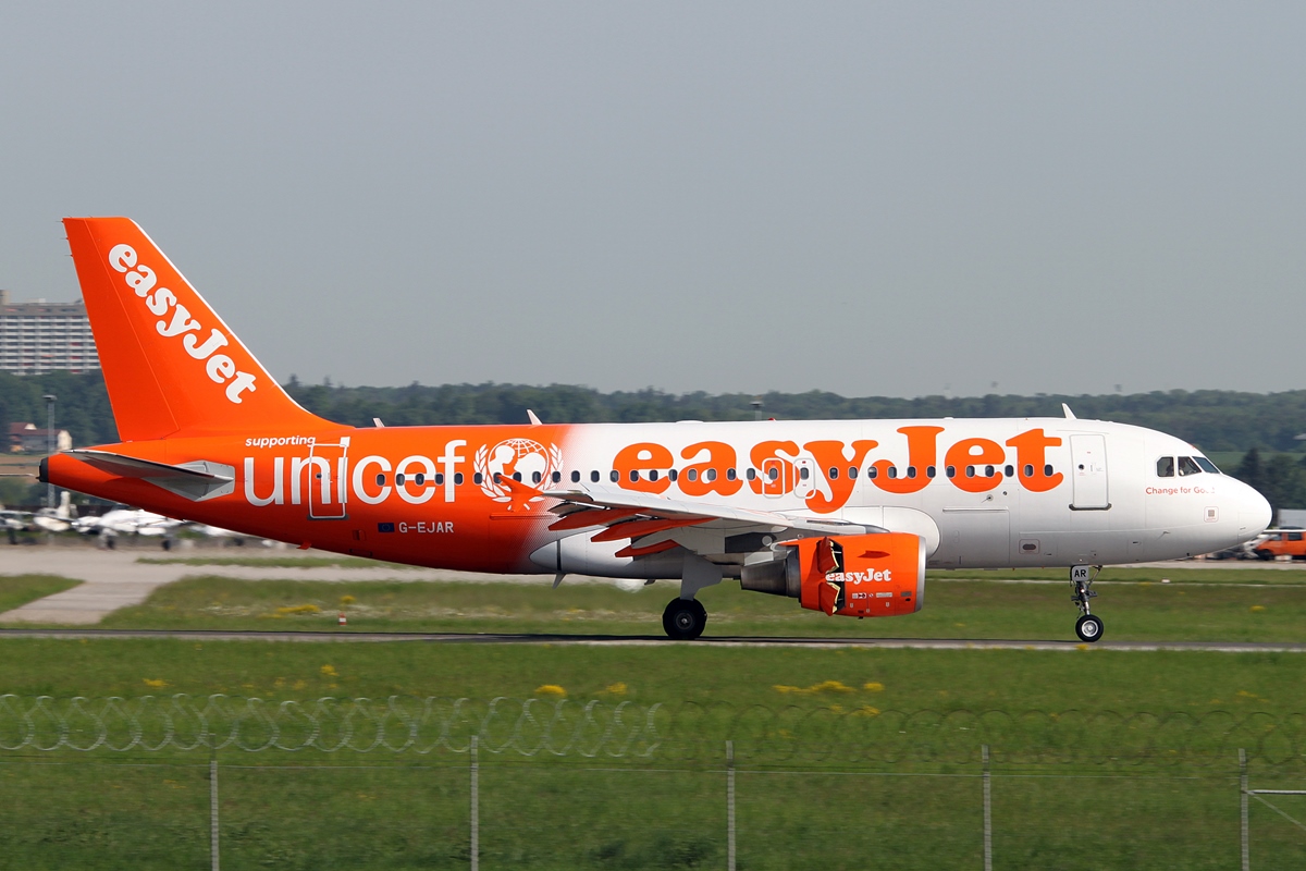 easyJet Airbus A319-111 G-EJAR