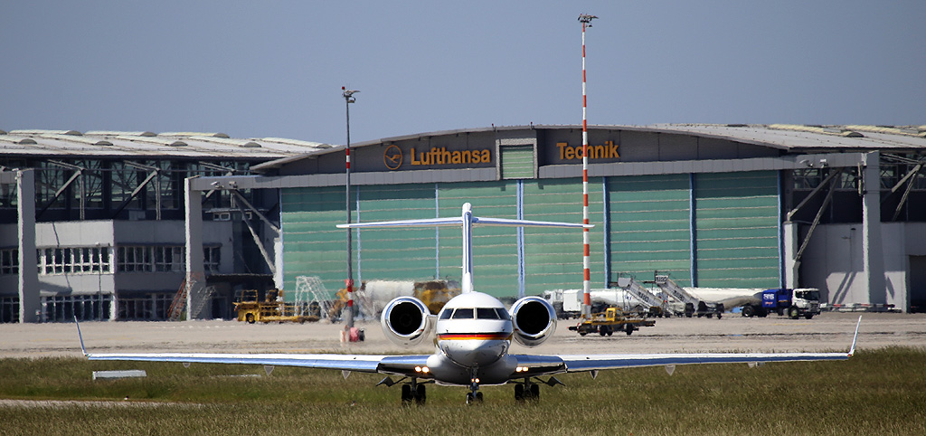 14+03 Flugbereitschaft