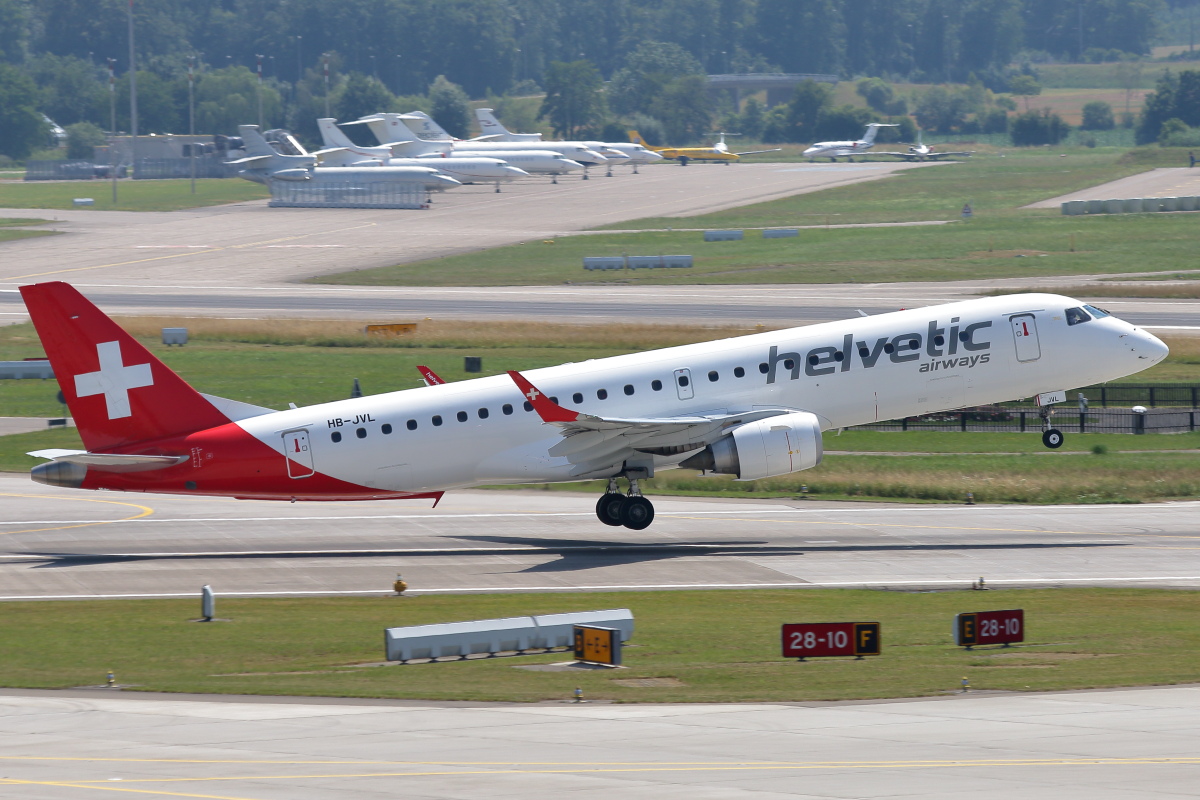 HB-JVL_Helvetic_Embraer ERJ-190LR.JPG