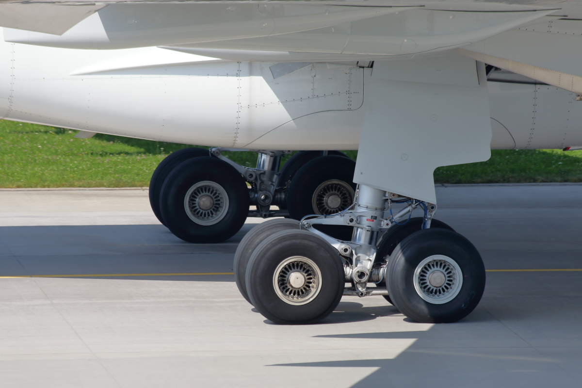 HB-JHM_Swiss_A330-343.JPG
