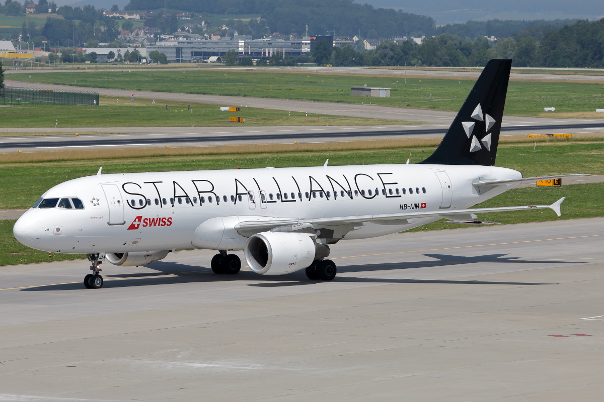 HB-IJM_Swiss_A320-214_Star Alliance Livery.JPG