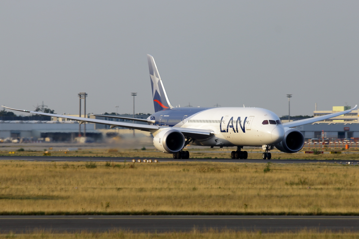 CC-BBG_LAN Airlines_B787-8_2.JPG