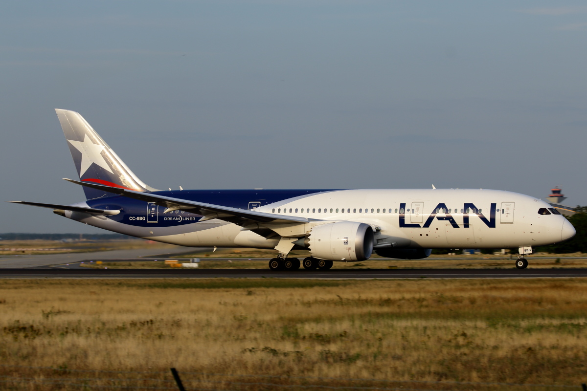 CC-BBG_LAN Airlines_B787-8.JPG