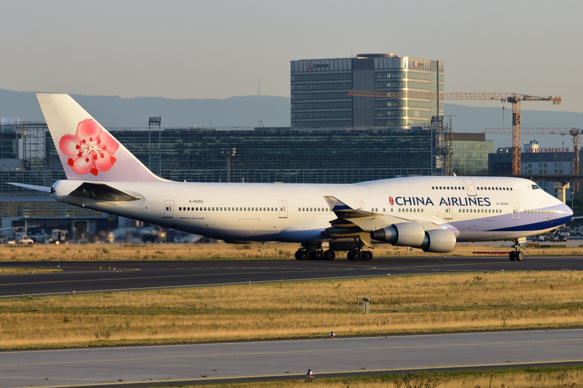 B-18202 - China Airlines - B747-409.JPG