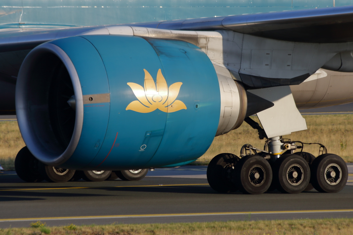VN-A149 - Vietnam Airlines - B777-2Q8(ER).JPG