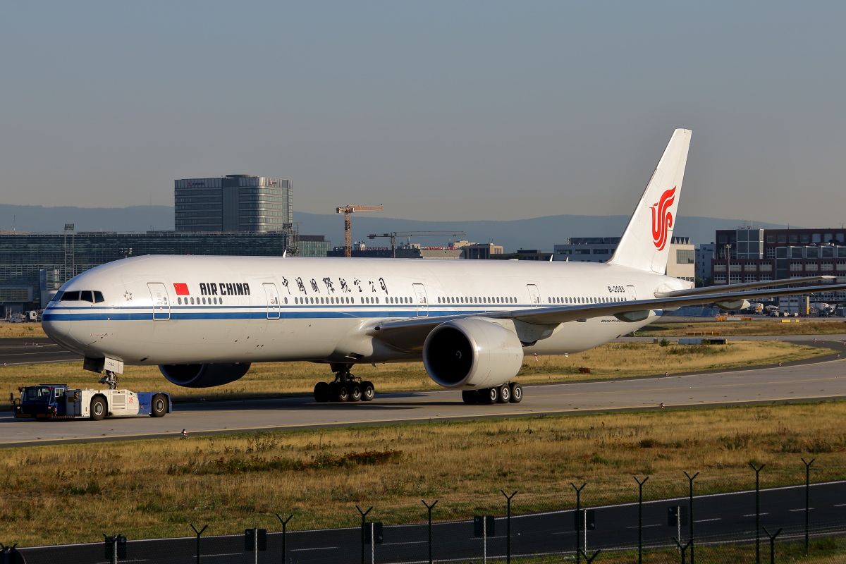 B-2085 - Air China - B777-39L(ER).JPG