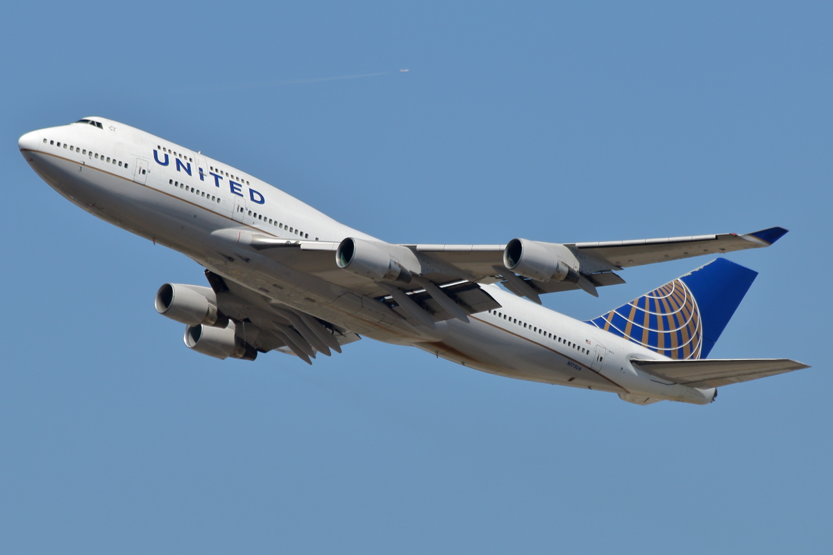 N175UA - United - B747-422.JPG
