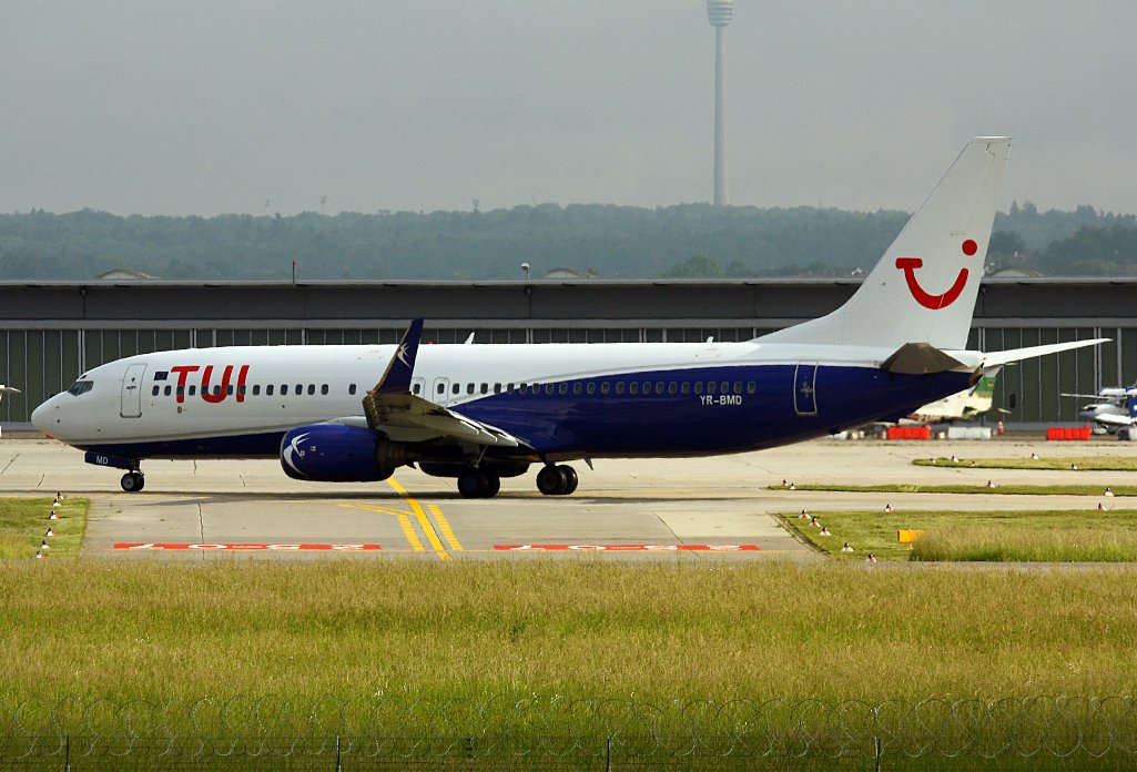 YR-BMD, B 737, Blueair mit TUI-Schriftzug