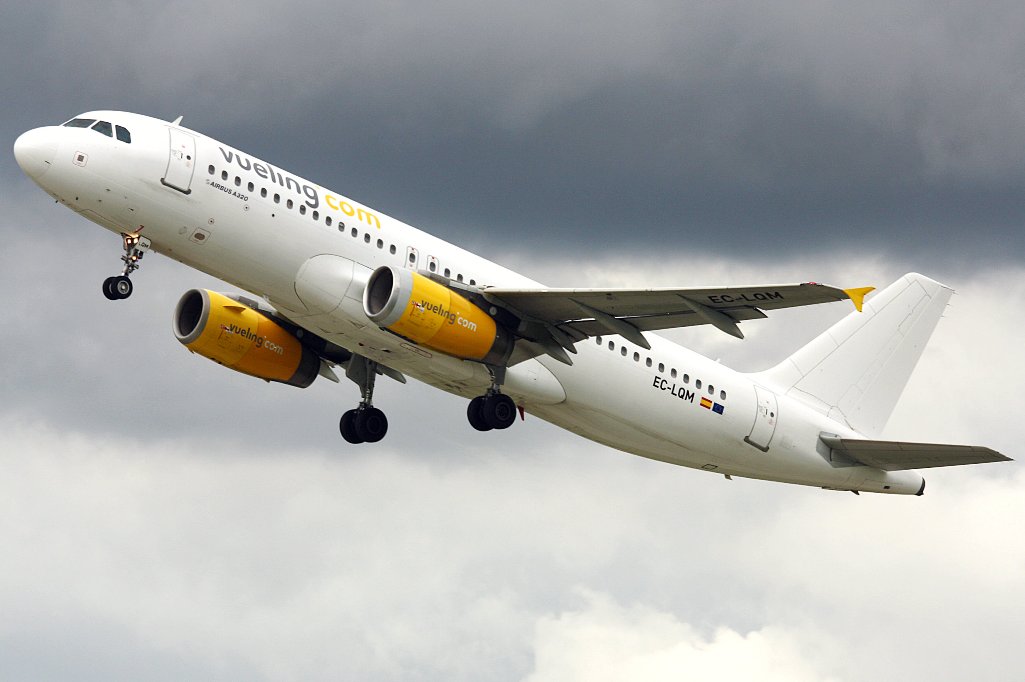 EC-LQM, Vueling A320-200