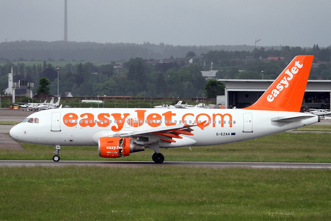 easyJet Airbus A319-111 G-EZAA