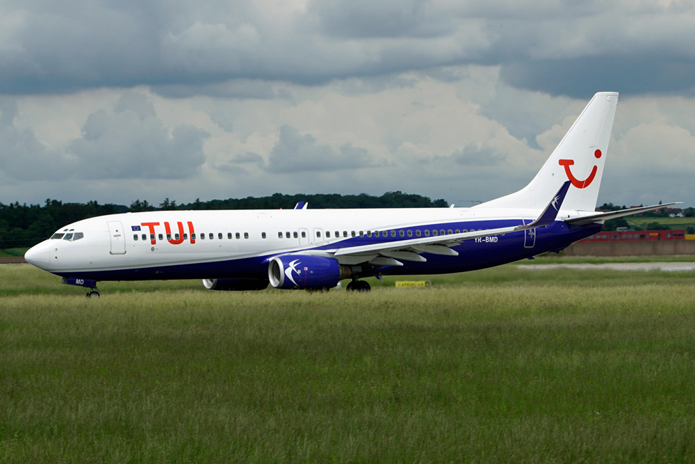 Blue-Air-Boeing-737-800-YR-BMD_.jpg