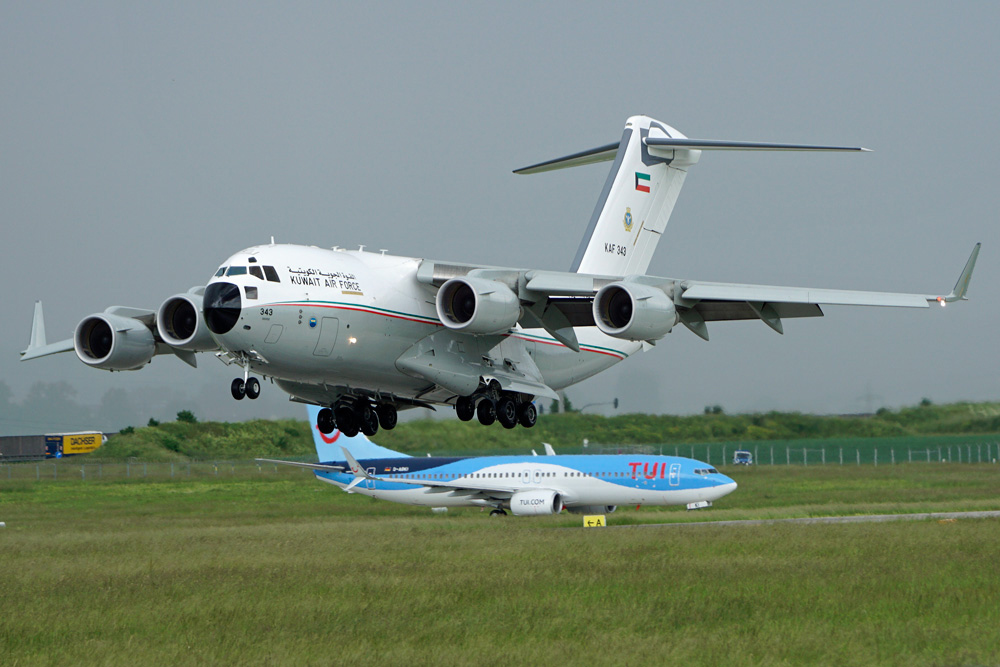 Kuwait-Air-Force-Boeing-C17A-Globemaster-III-343_.jpg