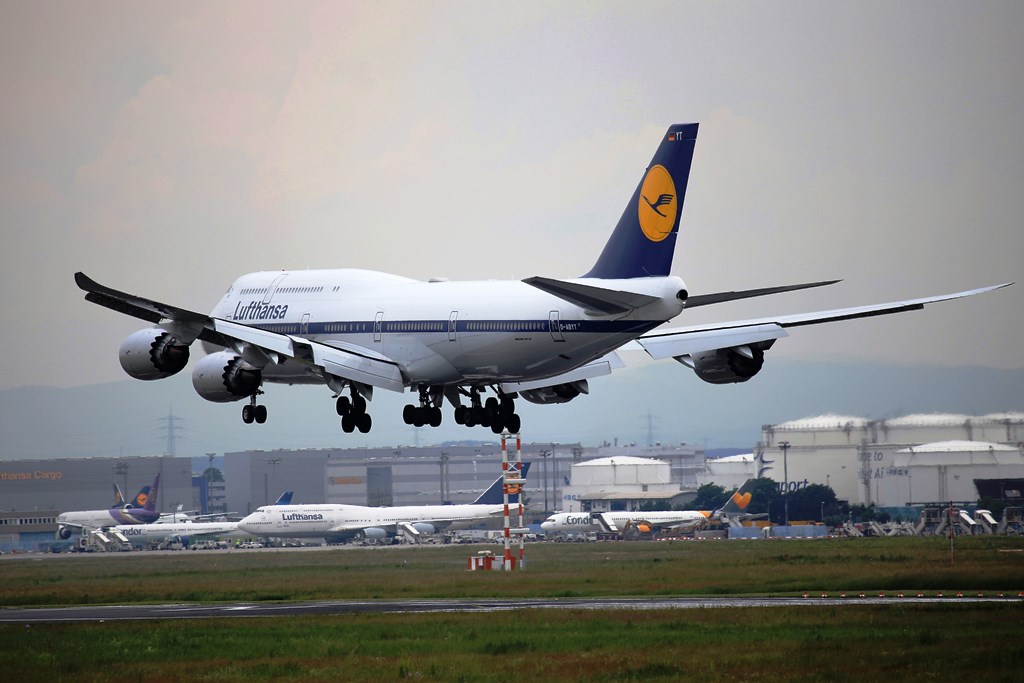 Lufthansa B747-8I "Retro"