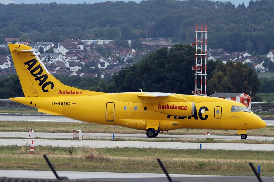 pics (2).JPG (359.14 KiB) 3000 mal betrachtet ADAC Ambulance (Aero-Dienst) Dornier Do-328 Jet D-BADC