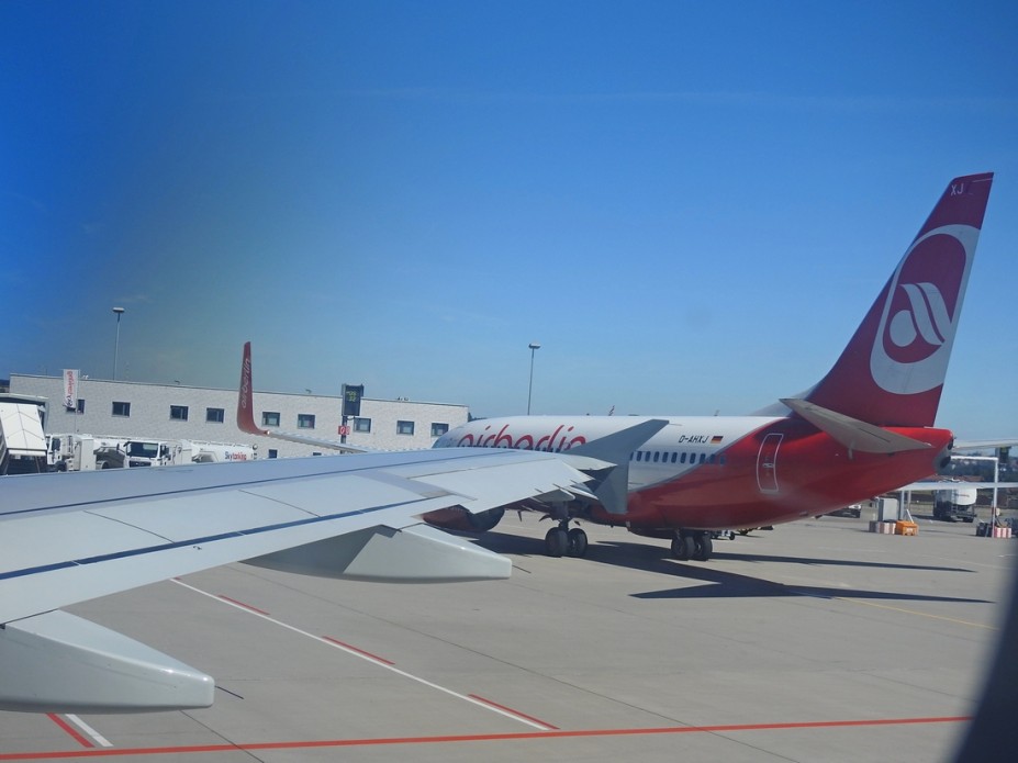 Blick aus dem Fenster beim Start in Stuttgart mit Condor-Flug 1422 im Airbus A320