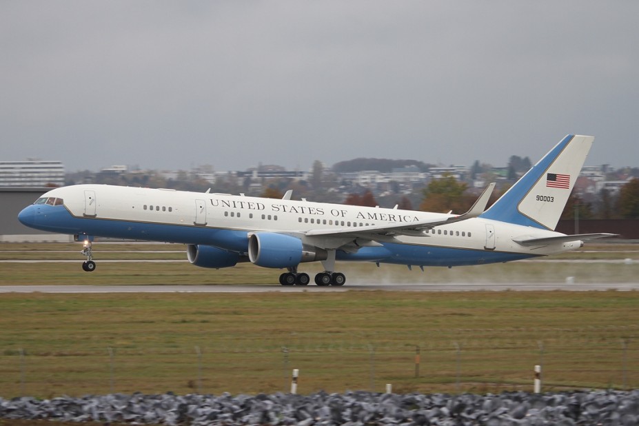 pics (5).JPG (295.2 KiB) 1857 mal betrachtet USA - Air Force Boeing VC-32A 99-0003