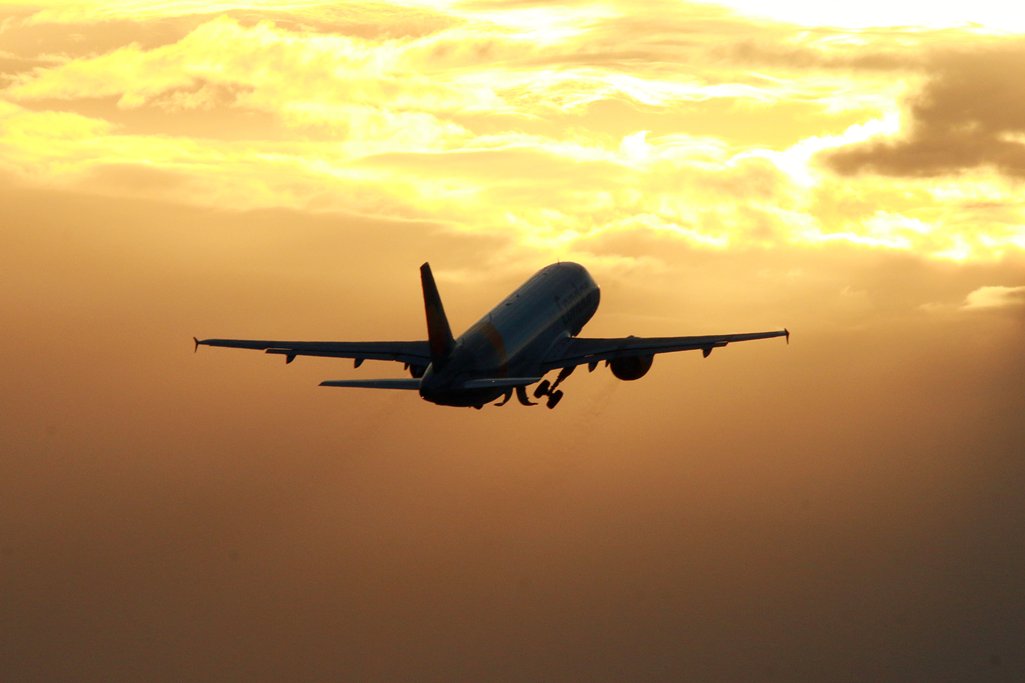 D-AICC, Condor A320 - Up and Away bei Sonnenaufgang
