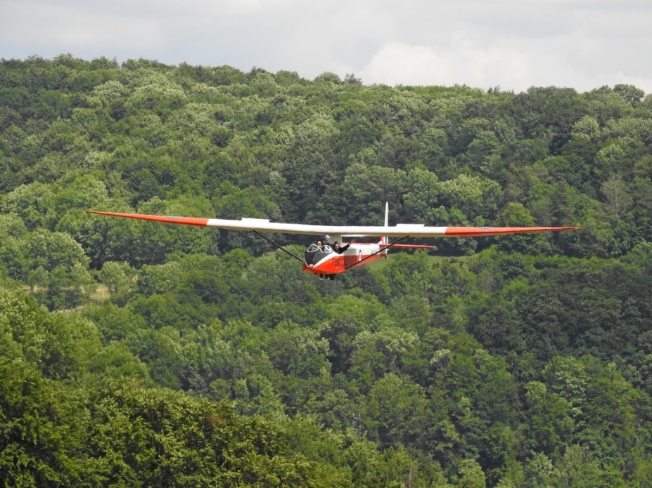 DSCN0182.JPG (677.15 KiB) 1472 mal betrachtet WB-935<br />Fliegendes Museum Hahnweide<br />Slingsby T21b (Bj. 1948)