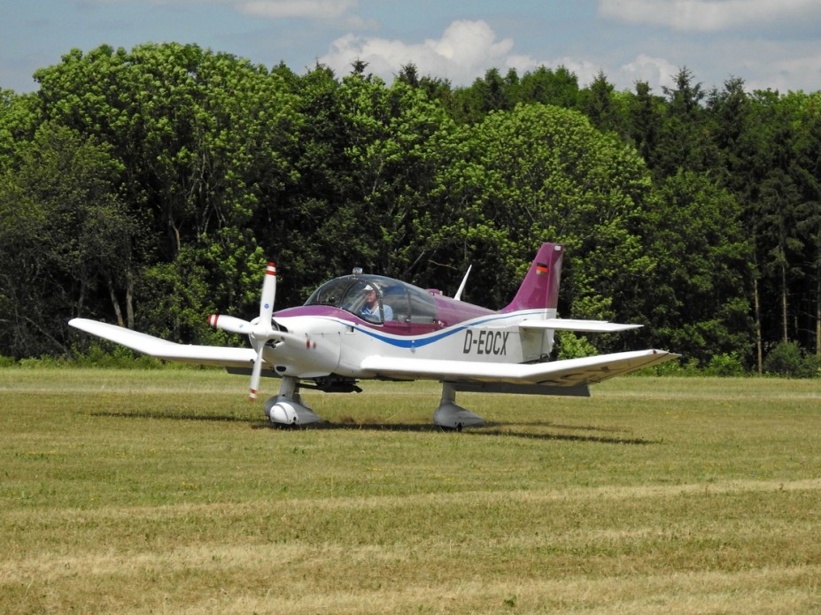 DSCN0205.JPG (676.31 KiB) 1523 mal betrachtet D-EOCX<br />Fliegergruppe Donzdorf<br />Robin DR-300