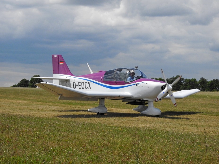 DSCN0224.JPG (559.38 KiB) 1523 mal betrachtet D-EOCX<br />Fliegergruppe Donzdorf<br />Robin DR-300