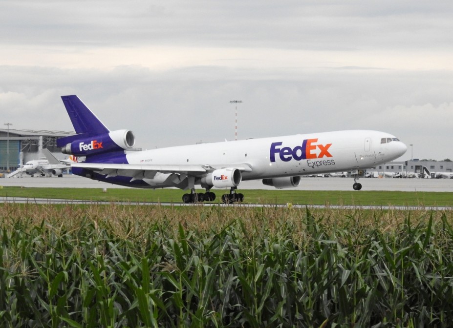 DSCN3245.JPG (482.03 KiB) 4250 mal betrachtet FedEx <br />McDonnell Douglas MD-11F<br />N621FE (c/n 48792)<br />del: May 1999 <br />Aircraft name: Connor