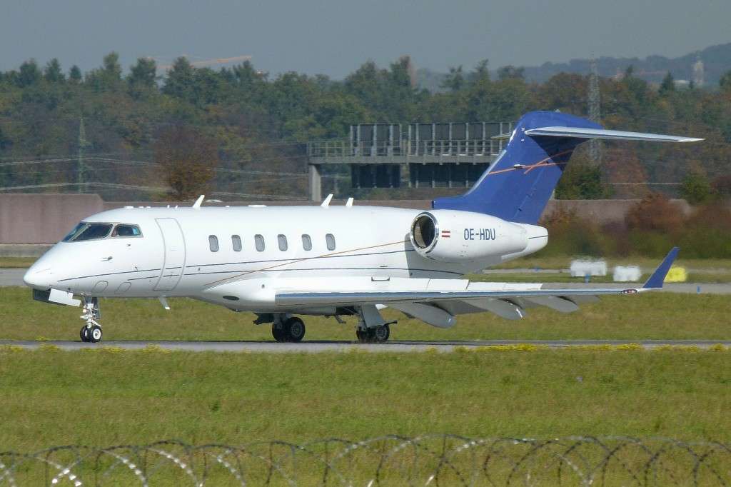 OE-HDU CHALLENGER 300