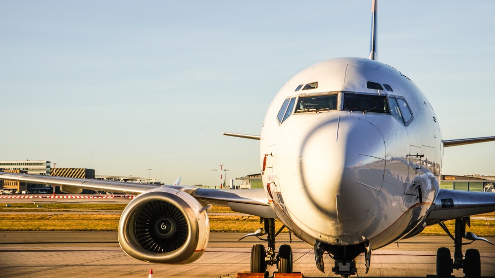 Die Cargoair 737 in schönem Licht.jpg