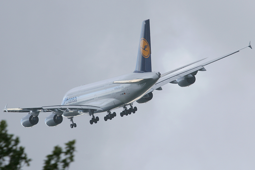 D-AIMBSTR280810bankfor.jpg