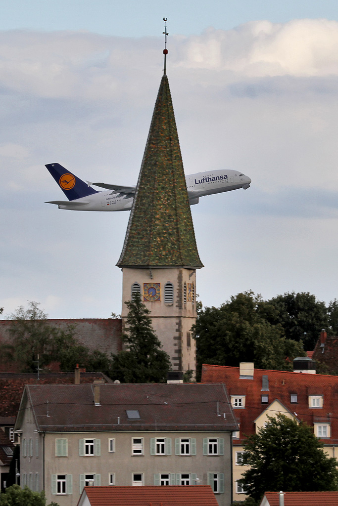 IMG_3497 lichter forum.jpg