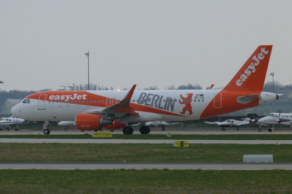 OE-IZQ A320-214 EasyJet