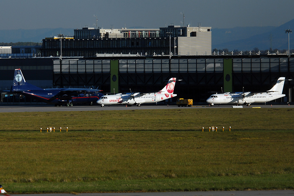 UR-CZZ SP-SPG YL-RAI.jpg