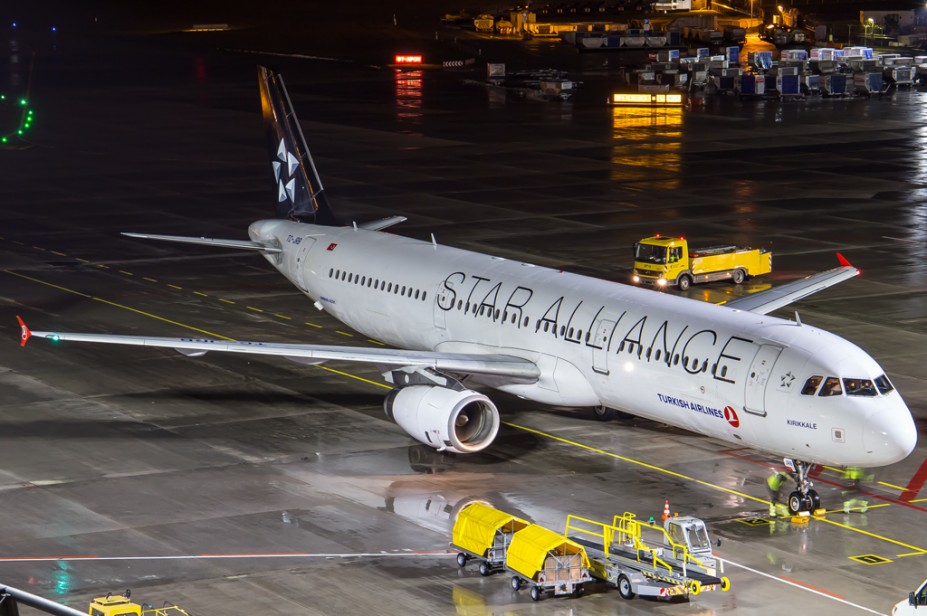 Turkish Airlines / TC-JRB / Airbus A321-231