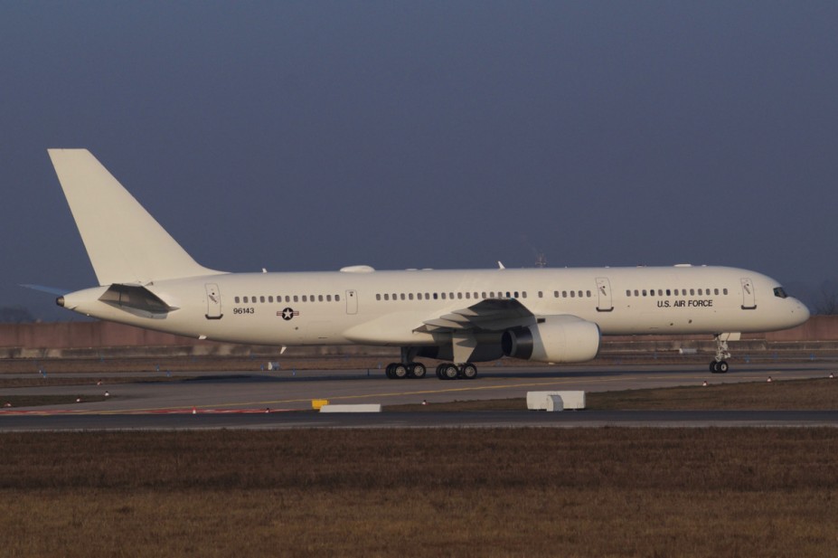 DSC09914.jpg (776.93 KiB) 2239 mal betrachtet 99-6143 C-32B USAF