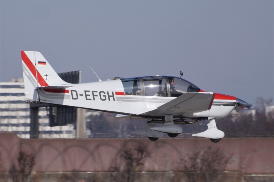 DSC00491.jpg (396.04 KiB) 1359 mal betrachtet D-EFGH Robin DR.400-200R