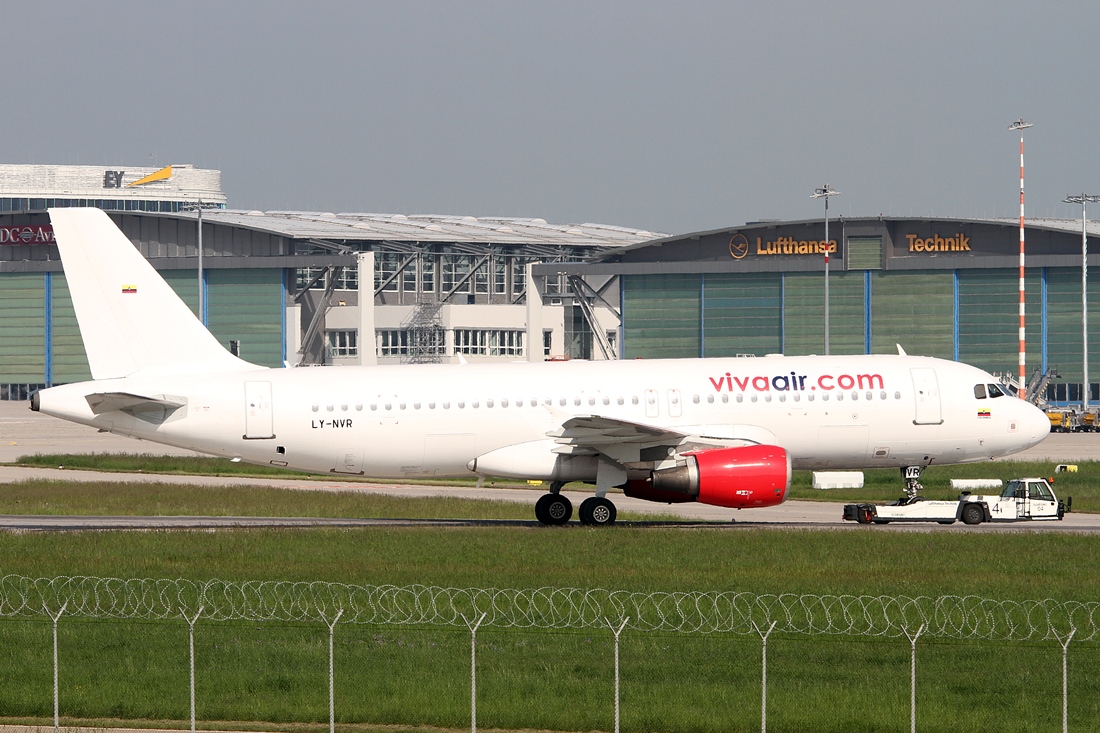 Avion Express Airbus A320-214 LY-NVR