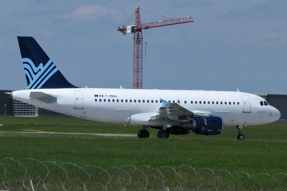 P1160672.jpg (554.38 KiB) 2511 mal betrachtet F-HBAC A319-111 Aigle Azur für TAP