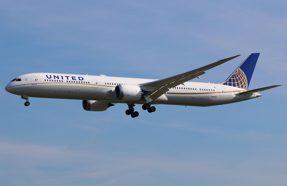 N12006 United Airlines Boeing 787-10