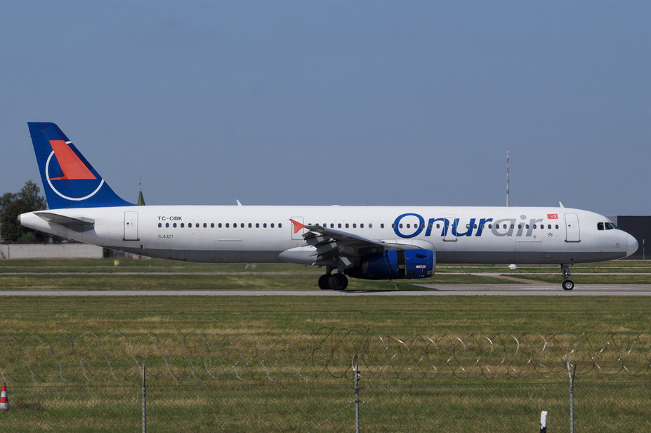 DSC06639.jpg (502 KiB) 2053 mal betrachtet TC-OBK A321-231 Onur Air